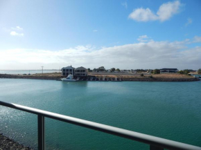 Гостиница Wallaroo Marina Executive Apartments  Уоллару
